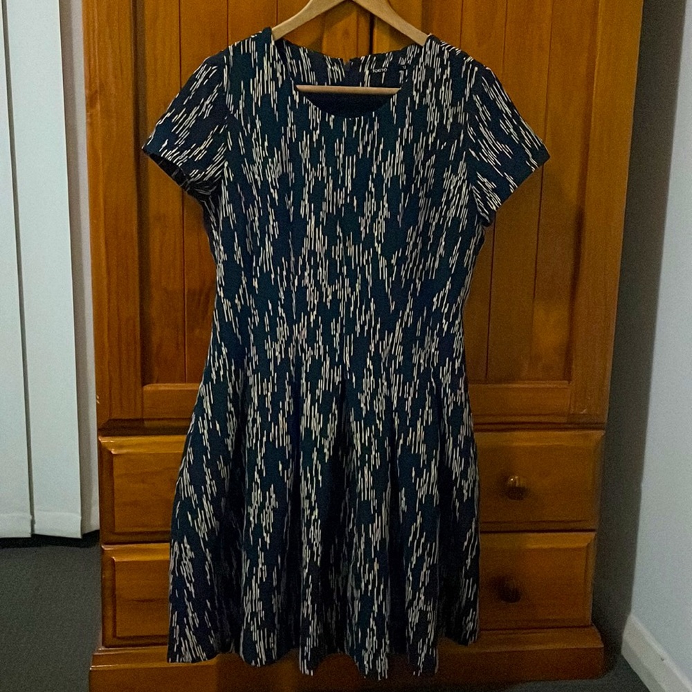 Tokito Dress - Picture 2 of 4